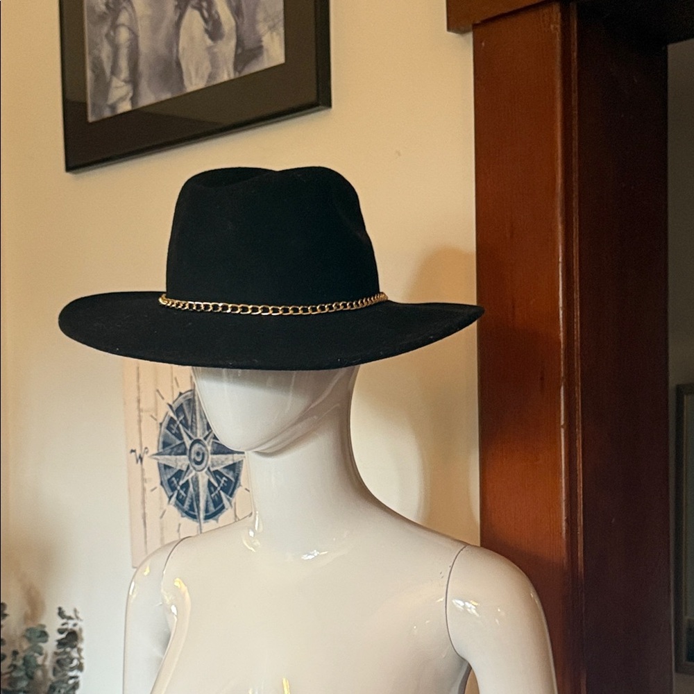 Steve Madden one size 100% wool Black Wide-Brim Hat with Gold Chain